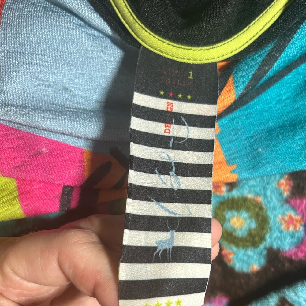VOLT Vintage lightweight color block stretch face image asymetrical Small - Picture 12 of 15